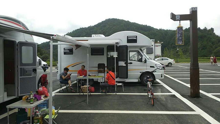 程力依维柯房车在贵州房车营地展出